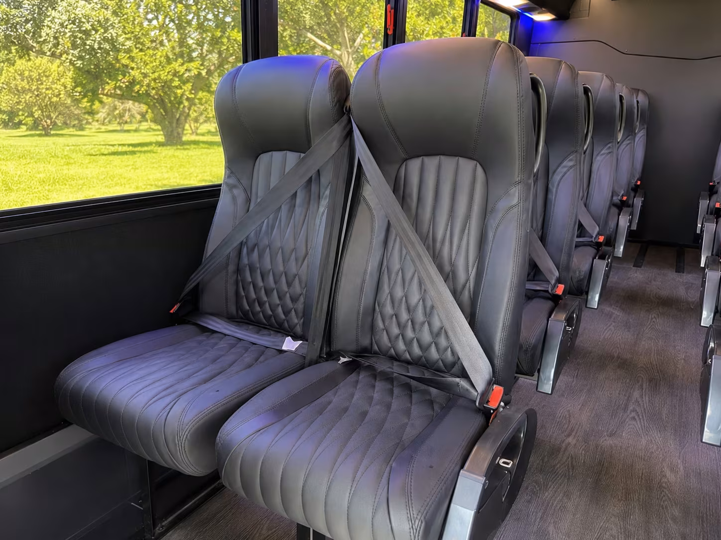 minibus rentals for livermore wine country prom photos